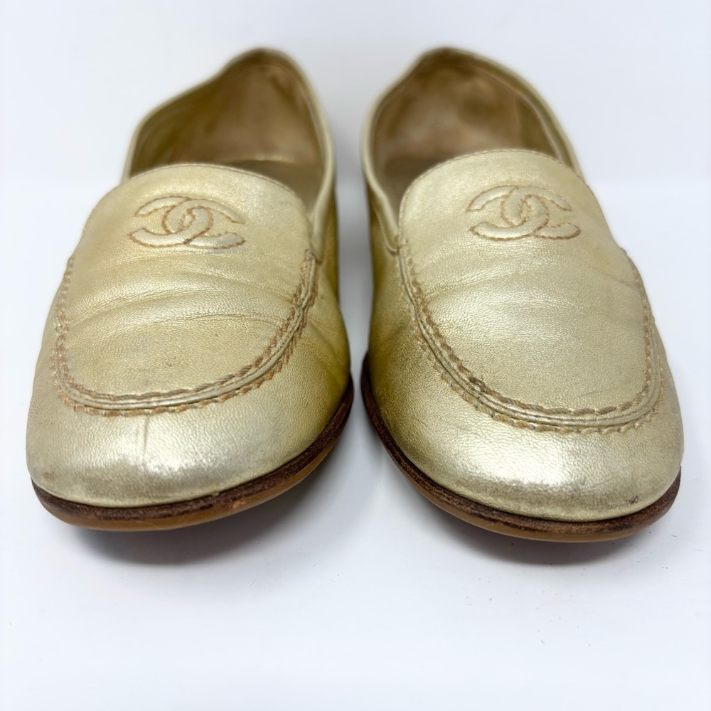 Chanel Vintage CC Golden Leather Loafers Gold Logo Flats EU 37 - Picture 5 of 16
